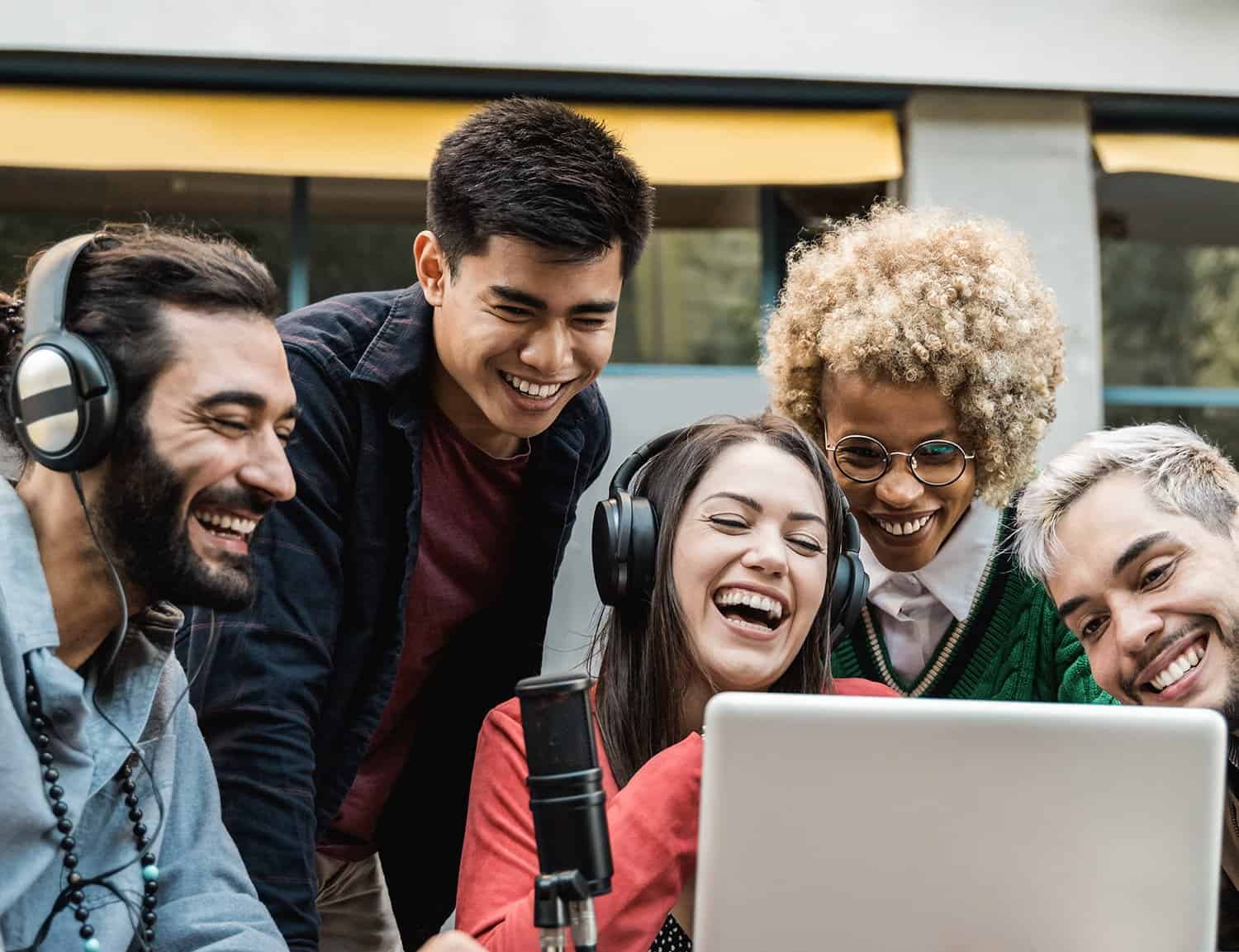 Personer på Webblix Webbyrå som arbetar med digital marknadsföring